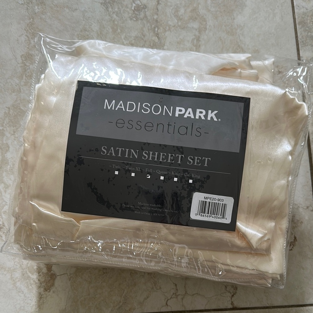 Madison Park Satin Sheet Set in Cream, size FULL